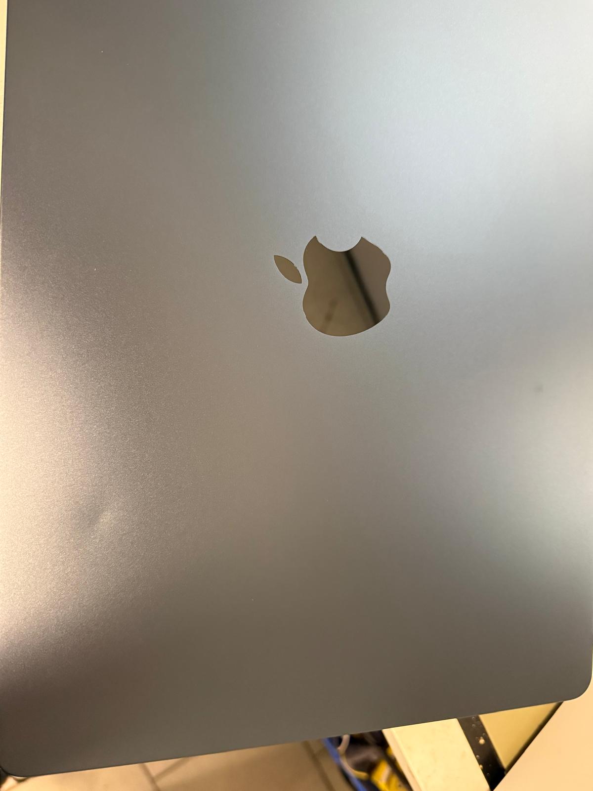 APPLE Macbook Air 2024 15" M3 8C 10C GPU/8GB/256GB/QWERTZ CH/Midnight MRYU3SM/A