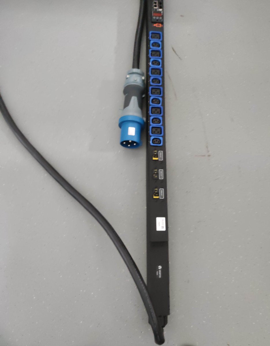 VERTIV Gecontroleerde eenheid niveau ec 32A 230V verticaal 36 vergrendelend iec C13 6 C19 GI39740L-B