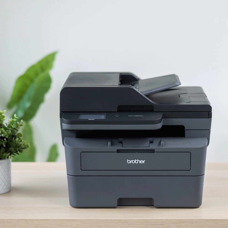 Compacte A4 all-in-one zwart-witlaserprinter met dubbelzijdig printen en draadloze netwerkverbinding voor het snel en veilig afdrukken van documenten tot 34 pagina’s per minuut.